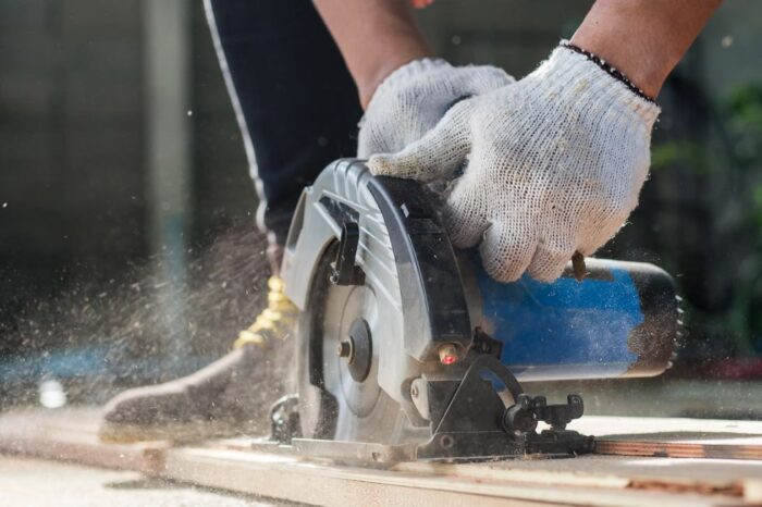 Scie circulaire portative : le guide pour choisir la bonne scie